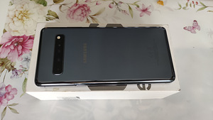 Телефон Samsung S10 5G (2 фото из 6)