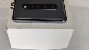 Телефон Samsung S10 5G (5 фото из 6)