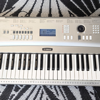 Yamaha YPG-225 elektrooniline klaver