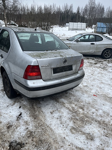 Обменяю Volkswagen bora 1.6 77kw (2 фото из 13)