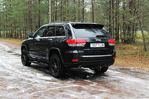 Jeep Grand Cherokee (2 foto / 11)