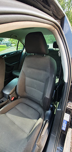 Volkswagen Jetta (9 foto / 15)