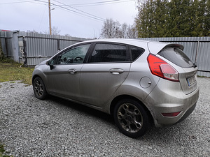 Ford Fiesta (3 foto / 6)