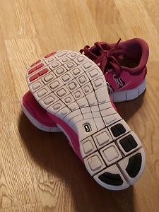 Nike кроссовки, размер 36,5 (3 фото из 3)