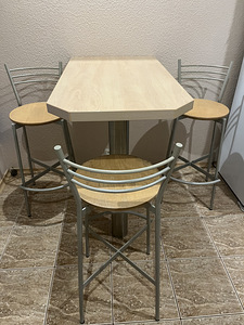 Кухонный стол и 3 стула