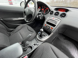 Peugeot 308 SW Executive Facelift 1.6 88kW (8 foto / 10)