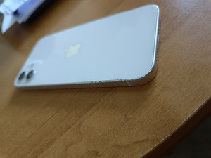 Apple iPhone 12 64GBb белый (2 фото из 4)