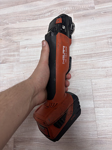 Hilti akukomplektid koos akude ja laadijatega (4 foto / 8)