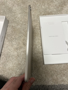 Продается iPad Air M3 11” (128 ГБ, Wi-Fi), starlight (7 фото из 8)