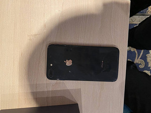 iPhone 8 плюс 64 гб (2 фото из 4)