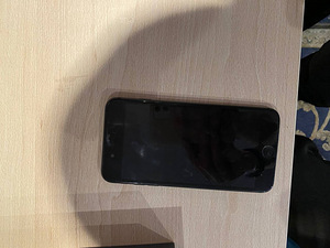 iPhone 8 плюс 64 гб (3 фото из 4)