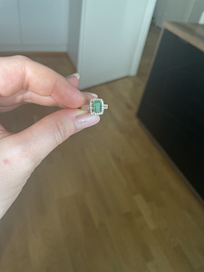 Kuldsõrmus 585 (14k) smaragdi ja teemantitega (4 foto / 4)