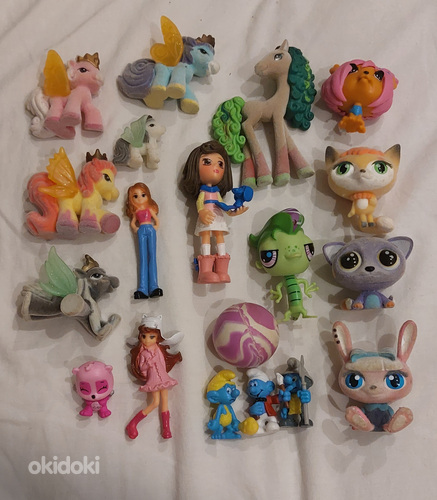 Palju erinevaid väikeseid mänguasju (foto #1)