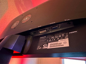 Монитор Philips 243V7Q 23" (3 фото из 3)