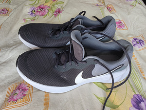 Originaalsed Nike Revolution 7 tossud — Suurus 46 (30 cm) (2 foto / 8)