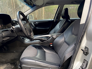 Volvo xc70 2.4tdi 135kw üv 02.2024 (12 foto / 12)