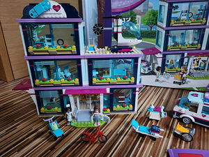Müüa üliäge Lego Friends Heartlake'i linna haigla komplekt (2 foto / 8)