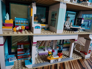 Müüa üliäge Lego Friends Heartlake'i linna haigla komplekt (6 foto / 8)