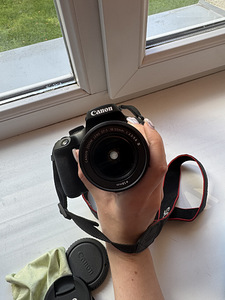 Fotoaparaat Canon EOS-4000D (3 foto / 7)