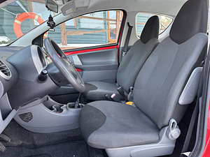 Toyota aygo (7 foto / 13)