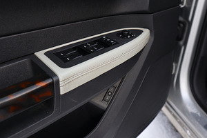 Chrysler 300C (7 foto / 11)