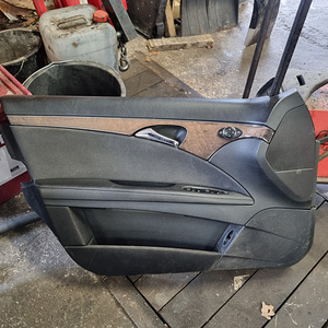 W211 uksekardid, facelift (1 foto / 4)