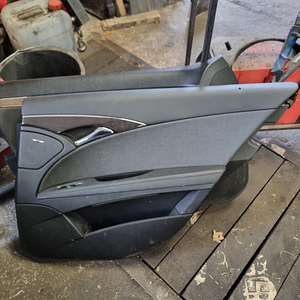W211 uksekardid, facelift (4 foto / 4)
