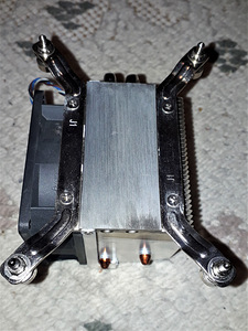 4-Pin CPU Fan w/Heatsink. (3 foto / 4)