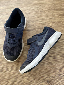 NIKE REVOLUTION PSV tossud, suurus 32 // MÜÜDUD (2 foto / 3)