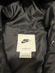 Зимняя куртка Nike (4 фото из 4)