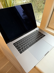 MacBook Pro 15" (2019) – i9 / 16GB RAM / 512GB SSD (1 foto / 9)
