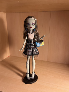 Helendav Monster High nukk (4 foto / 8)