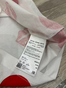 Футболка Escada (XS) оригинал (3 фото из 3)