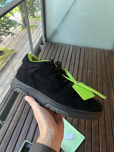 Off White Out Of Office (2 foto / 7)