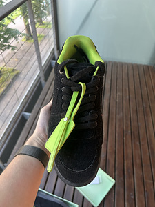 Off White Out Of Office (3 foto / 7)