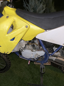 Suzuki RM85L (3 фото из 10)