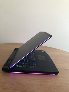 AlienWare 15 R3 Mänguri Sülearvuti (3 foto / 4)