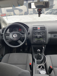 Продам Volkswagen Touran (9 фото из 11)