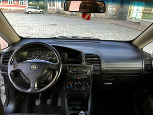Opel Zafira 1.8 92kW (10 foto / 12)