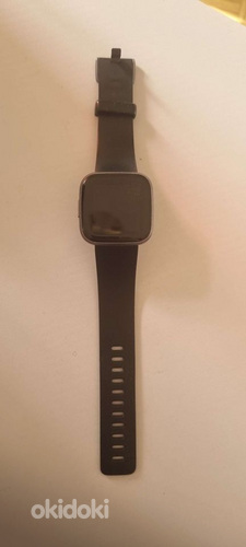 Fitbit versa 2 черный + зарядное устройство (фото #2)