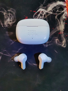 JBL Wave 200 TWS juhtmevabad kõrvaklapid valged (1 foto / 2)