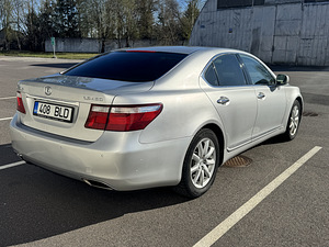 Lexus LS460 V8 (5 фото из 12)