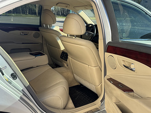 Lexus LS460 V8 (9 фото из 12)