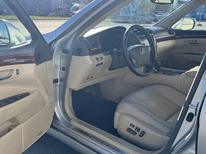 Lexus LS460 V8 (11 фото из 12)