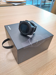 Samsung Galaxy Watch (9 foto / 10)