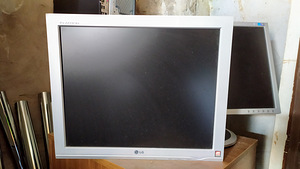 Мониторы / Samsung 940NV, LG L1715S, LG L1732S / 3 PC (1 фото из 9)