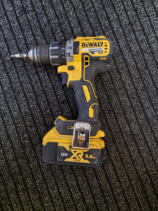 Acudrill Dewalt (1 foto / 2)