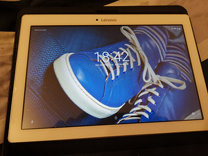 Планшет Lenovo (2 фото из 2)