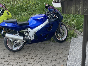 Suzuki GSX-R 600 (1 foto / 4)