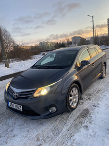 TOYOTA AVENSIS 2012 LPG (2 foto / 7)